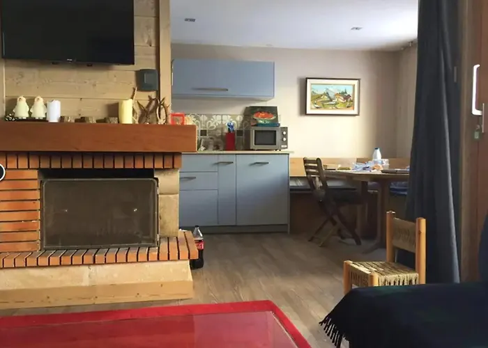 Cosy And Spacious Family Nest With Superb View